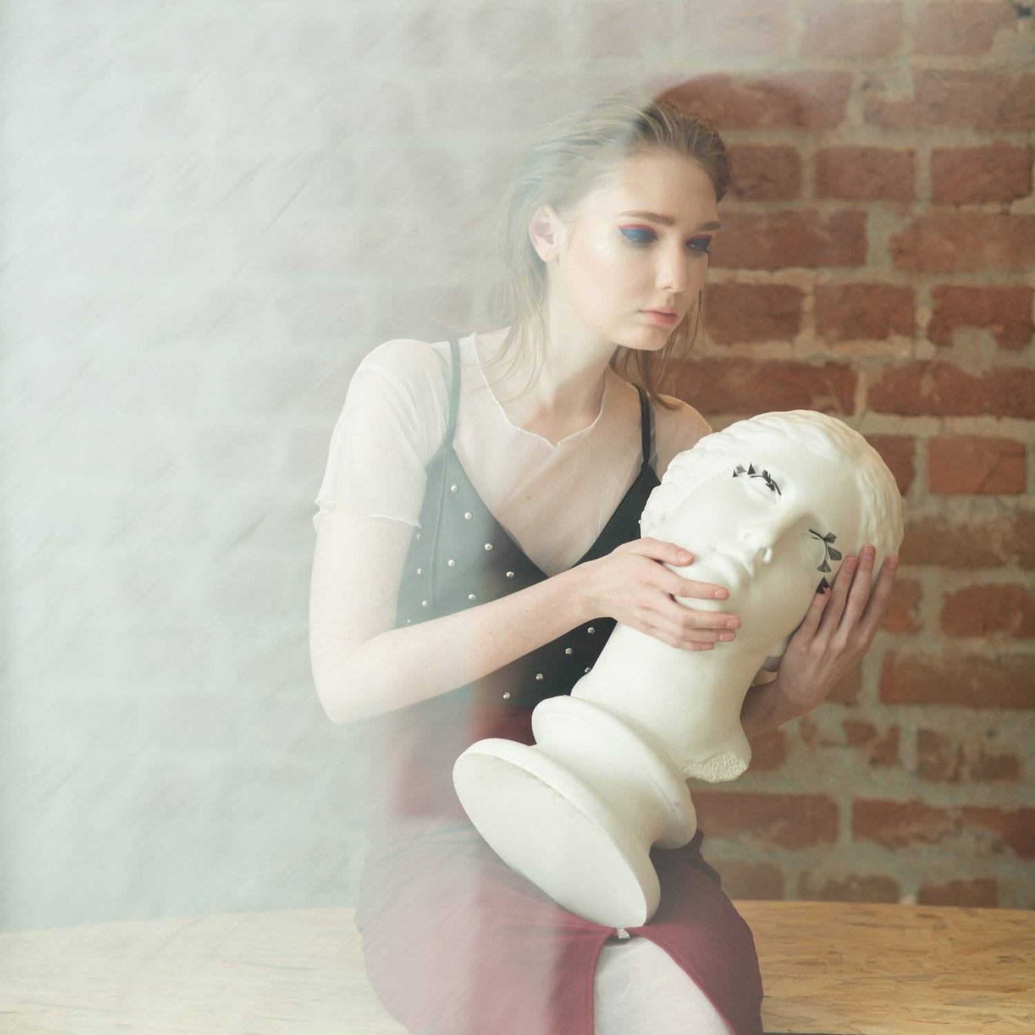 мода, гламур, голова, стекло, одежда, стена, руки, Дарья Комарова