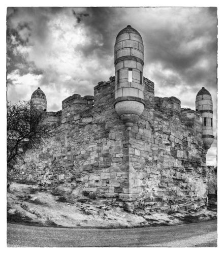 ЧЕРНО-БЕЛЫЕ МОТИВЫ КОМЕНДАНТА-СЕНТЯБРЯ.