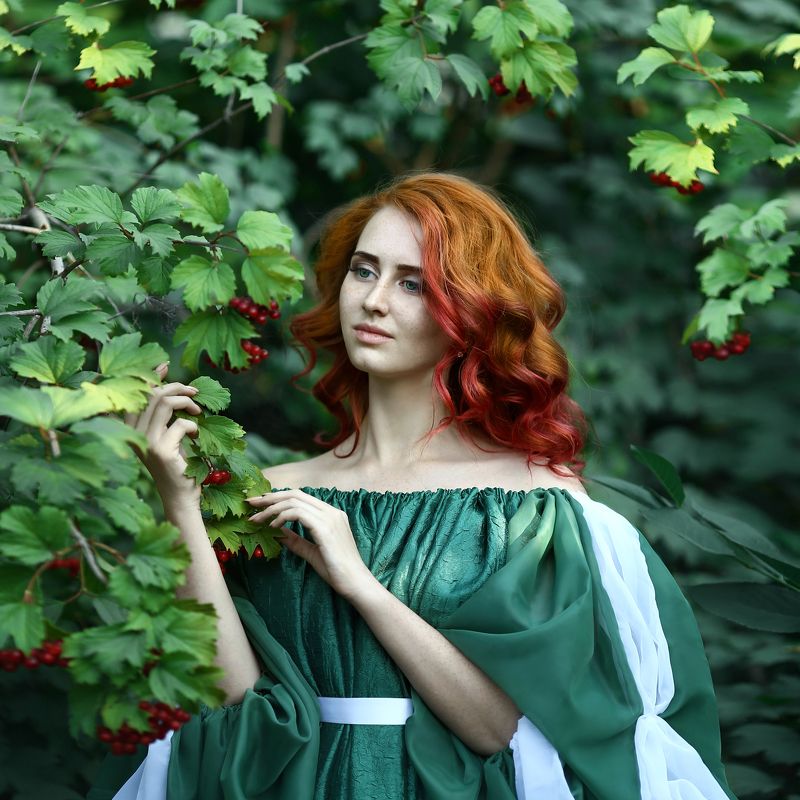 рыжая, рыжая девушка, рыжая девушка в рябине Рыжая лиса / Red fox фото превью