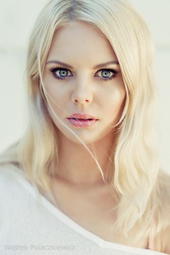 women by wpixel (More Than Beauty)