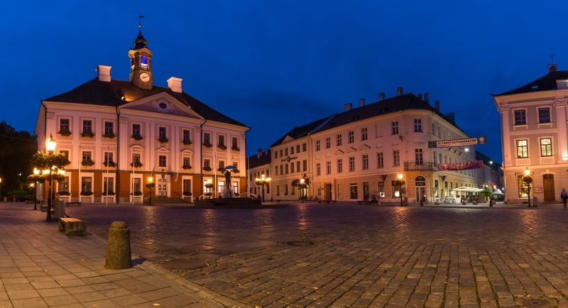 Эстония, Тарту, Eesti, Estonia, Tartu, вечер, площадь Ратушная площадь фото превью