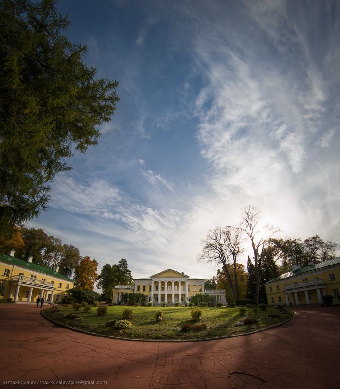 gorki-leninskiye, moscow region, russia, zenitar 2\\\'8/16 fish-eye, architecture, building, fish-eye, flowerbed, manor, nature, panorama, sky, горки ленинские, зенитар 2\\\'8/16 фишай, подмосковье, россия, архитектура, география, здание, клумба, небо, объект Усадьба Горки. Парадная. фото превью