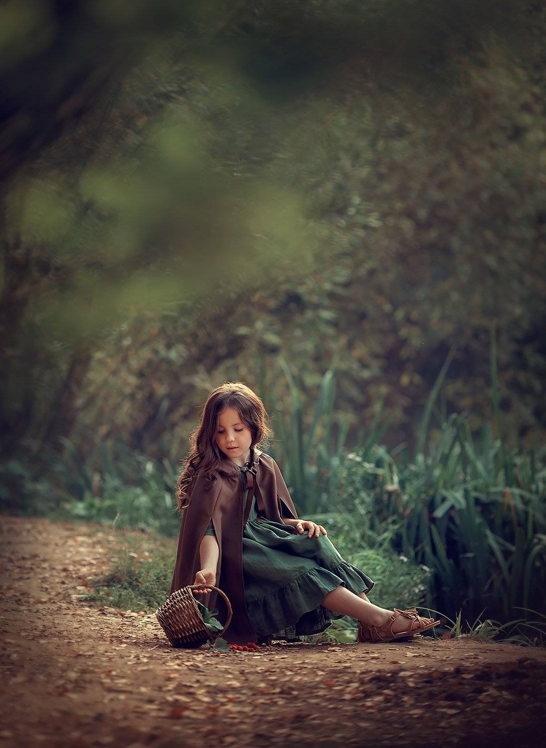 девочка, лес, вечер, ягоды, детская фотосессия, портрет, природа,, Катрин Белоцерковская