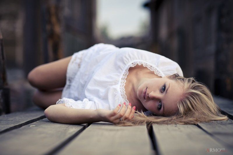 behind blue eyes фото превью