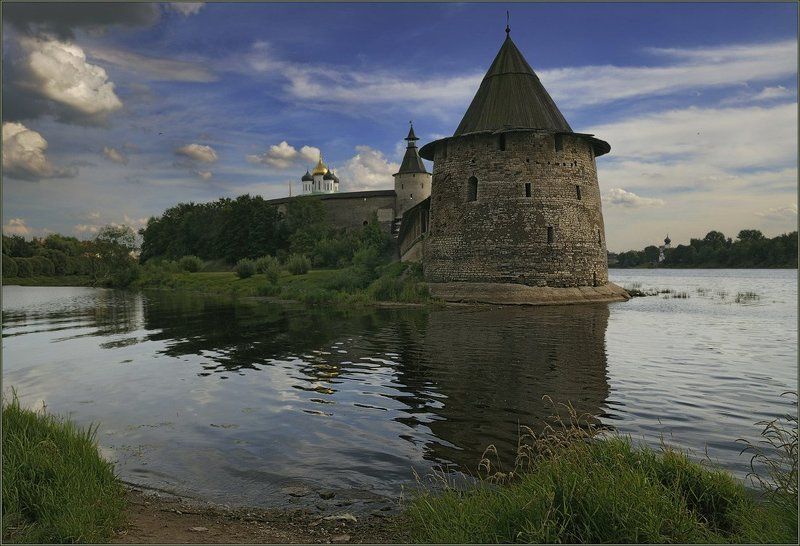 псков, кром, река, пскова, великая, сторожевая, башня, плоская, кутекрома, собор, троицы, живоначальной, пейзаж На страже земли русской фото превью