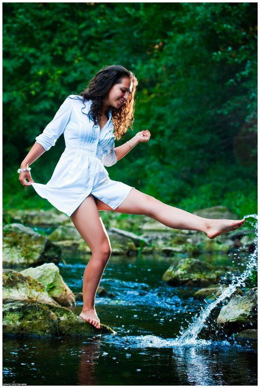 девушка, река, камни, вода *** фото превью