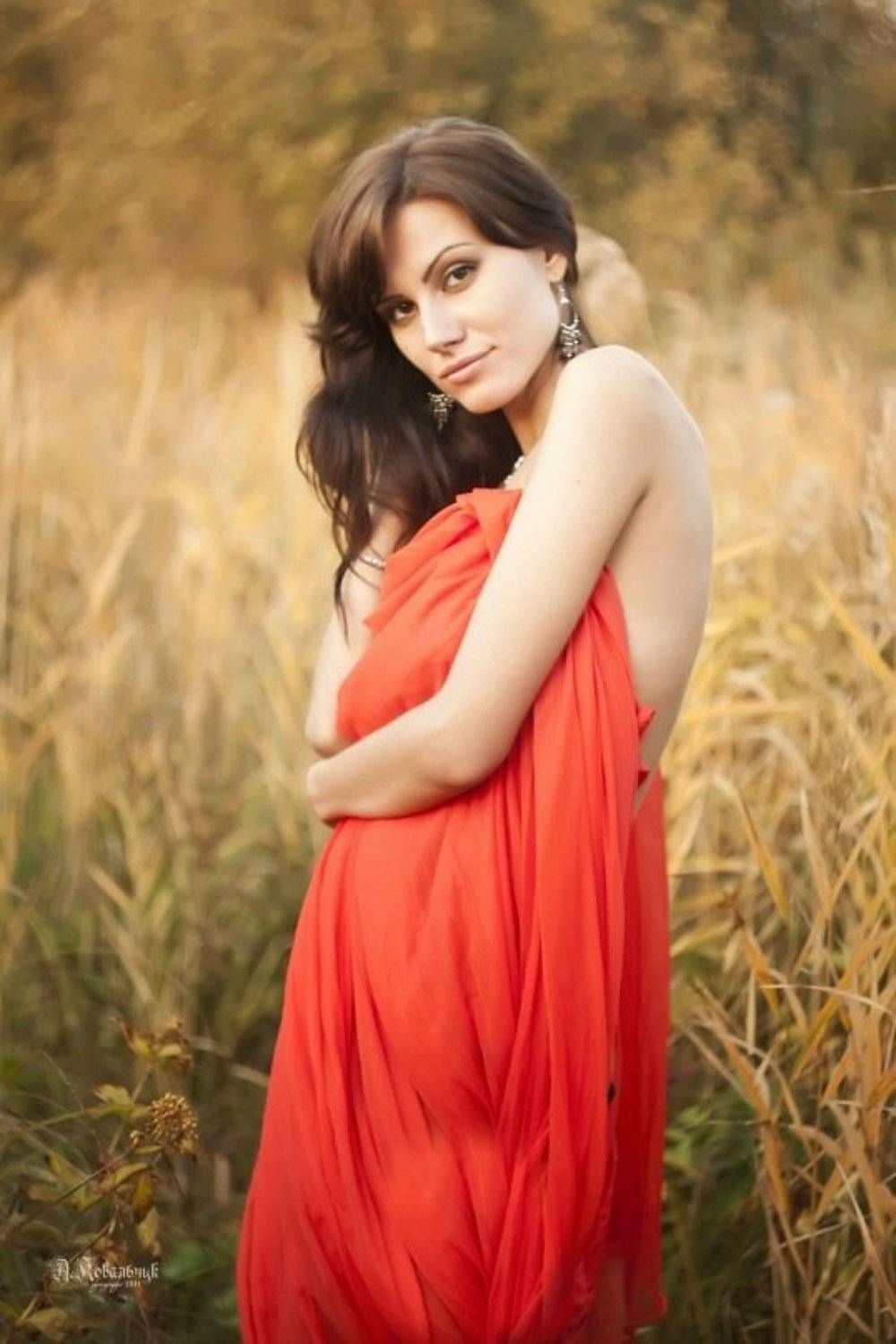 трава, пейзаж, закат, свет, солнце, красное, поле, лето, пух, небо, девушка, ткань, красивая, осень, желтый, глаза, Anton