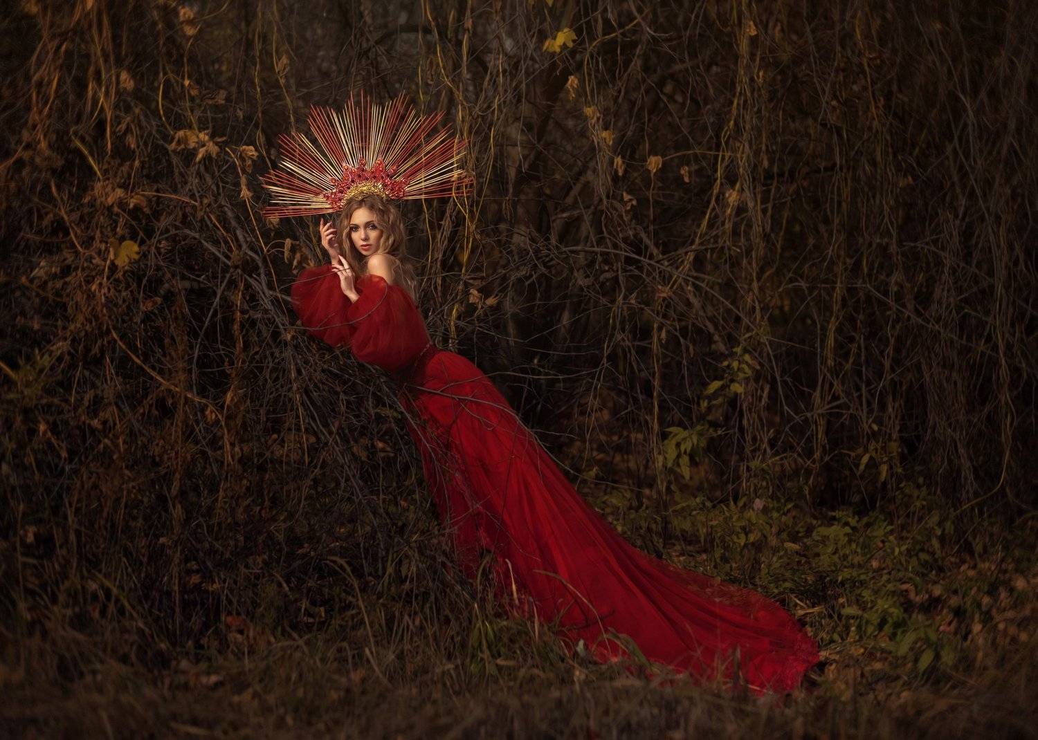 поздняя осень, богиня, царица, красное платье, болотная ведьма, солнце, китай, золото, золотая осень, девушка, россия, красноярск, осень, ведьма, late fall, goddess, queen, red dress, swamp witch, the sun, china. gold, golden autum, girl, russia, krasnoya, Софья Ознобихина