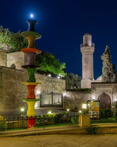 Луна над старым городом