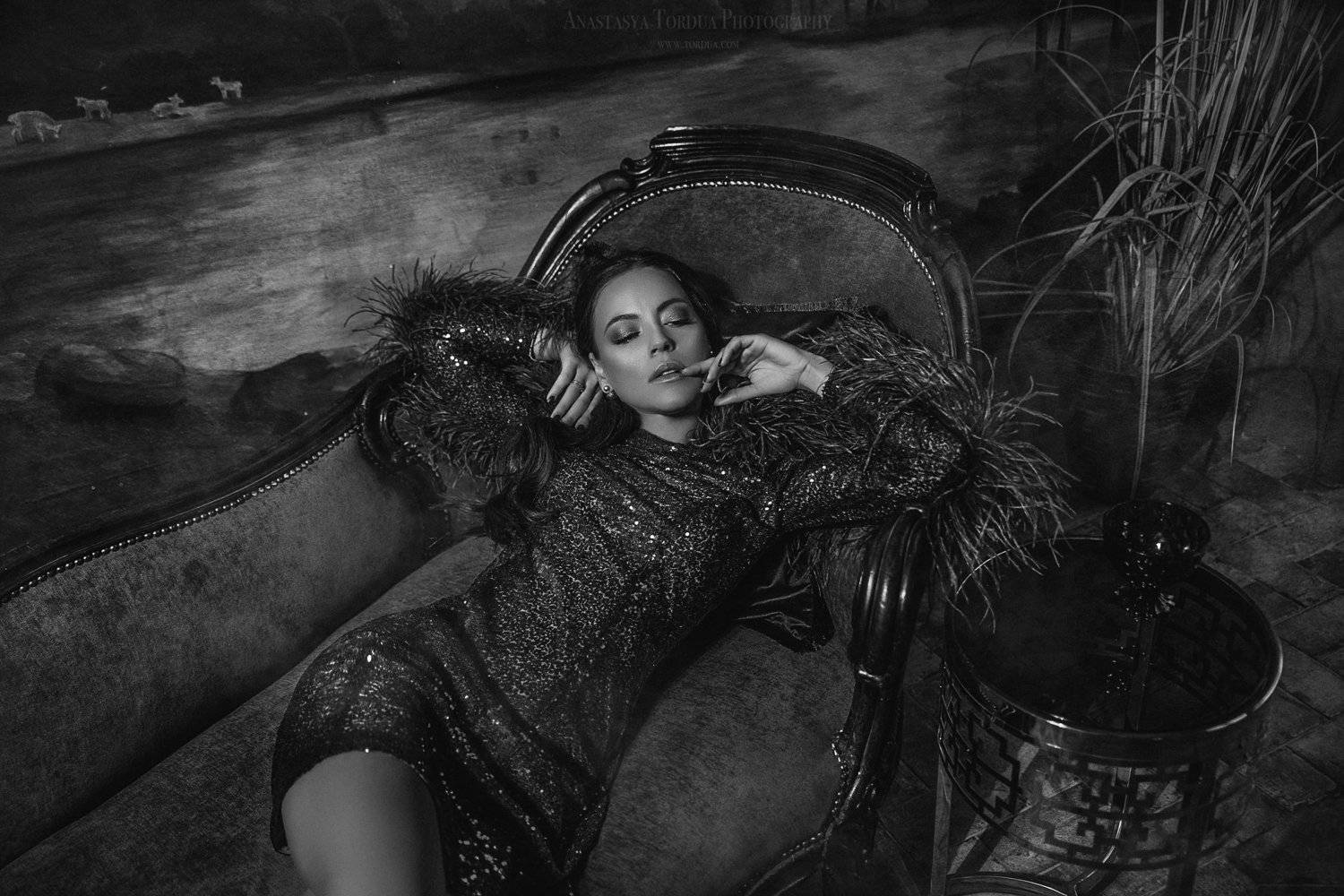 страсть томная девушка италия платье перья стразы губы, Анастасия Тордуа
