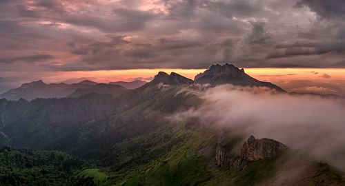 Закат на Тхачах