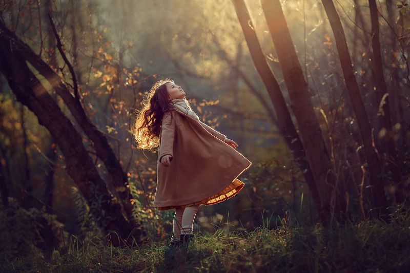 детский фотограф, семейный фотограф, фотограф для девочки, детское фото, девочка, лес, портретная фотография Autumn dream фото превью