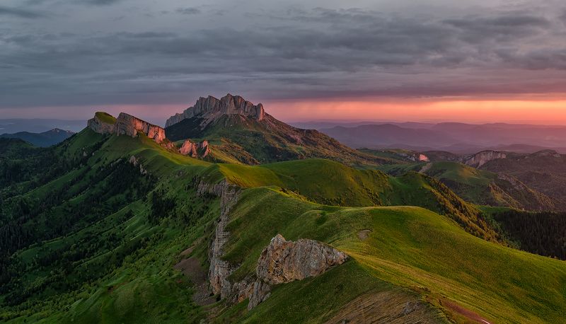 закат, большой тхач, малый тхач, асбестная, горы, пейзаж, рассвет, кавказ, адыгея, радуга, ачешбоки, облака, заповедник, Большой и Малый Тхач на рассвете фото превью