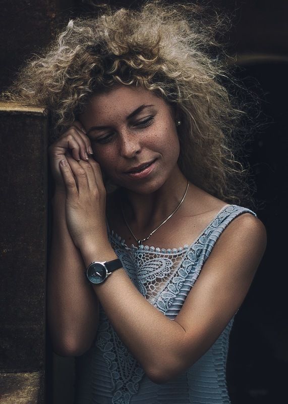 portrait Curly фото превью