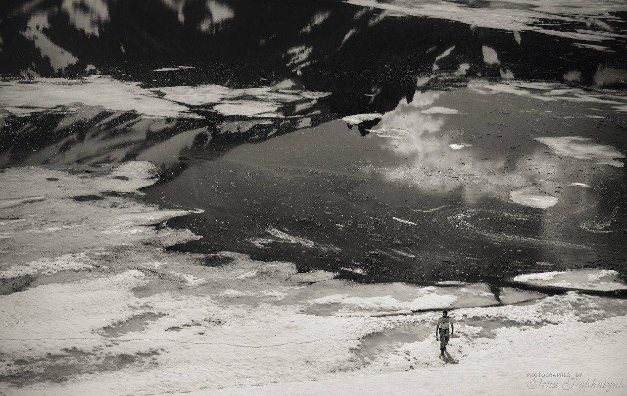 россия,камчатка,озеро, зима, лед,путешествие,отражения,снег,черно-белое,трэвел,природа,бакенинг,кальдера,вулкан,фототур, Elena Pakhalyuk