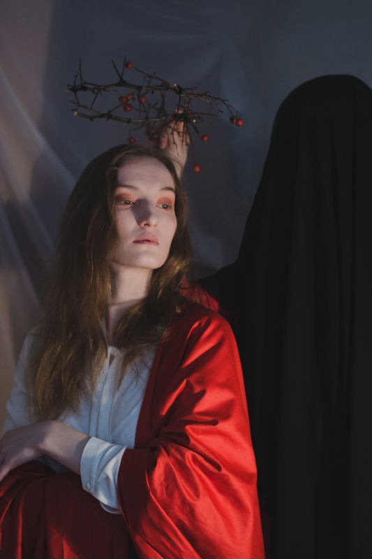 thorny crown of autumn фото превью