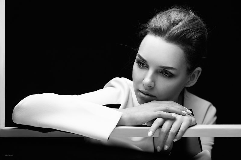 девушка, портрет, лицо, красота, молодая, блондинка, взгляд, выражение, эстетика, белый, черно-белое Виктория фото превью