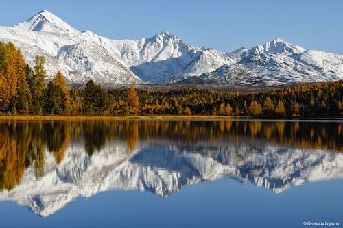 Они сошлись, вода и камень