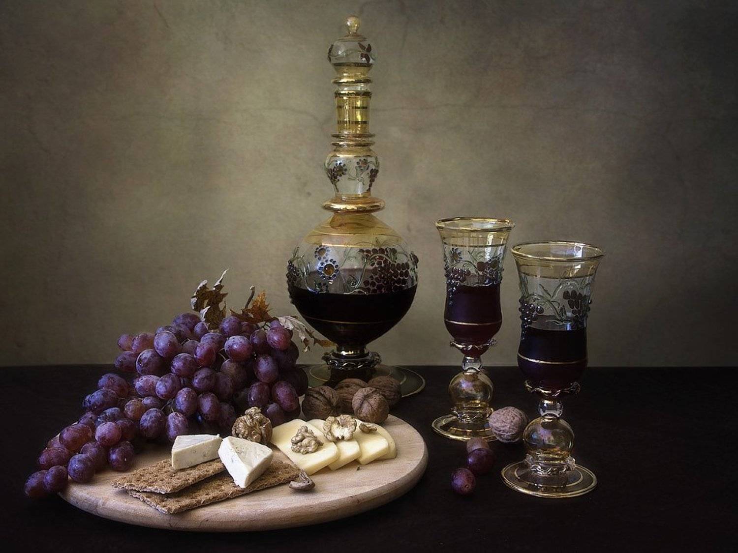 натюрморт, еда и напитки, вино, красивая посуда, виноград, сыр, орехи, Ирина Приходько