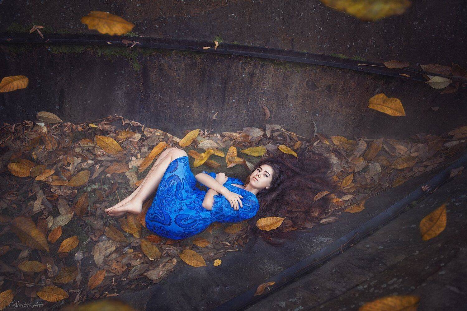 девушка, портрет, постановочное фото, листья, осень, синий, желтый, лодка, girl, staged photo, autumn, mood, yellow, blue, fall, Марина Семёхина