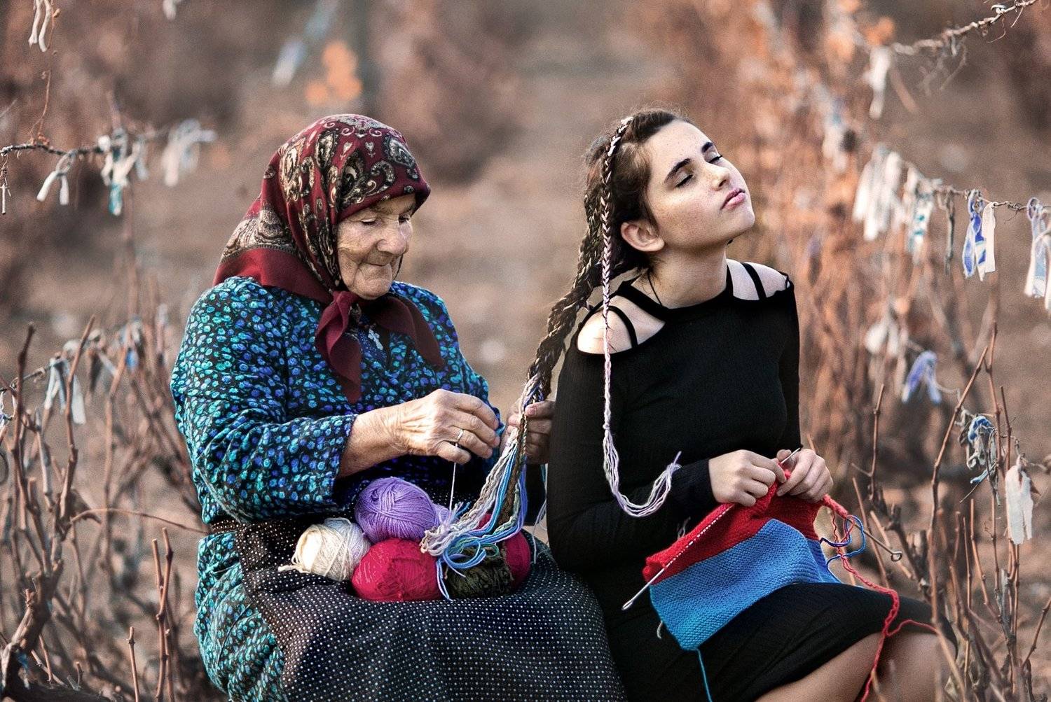 осень, портрет, девушка, бабушка, вязания, нитки, косички, Мария Братан