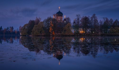 В предрассветный час