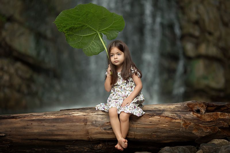 Под зонтом фото превью