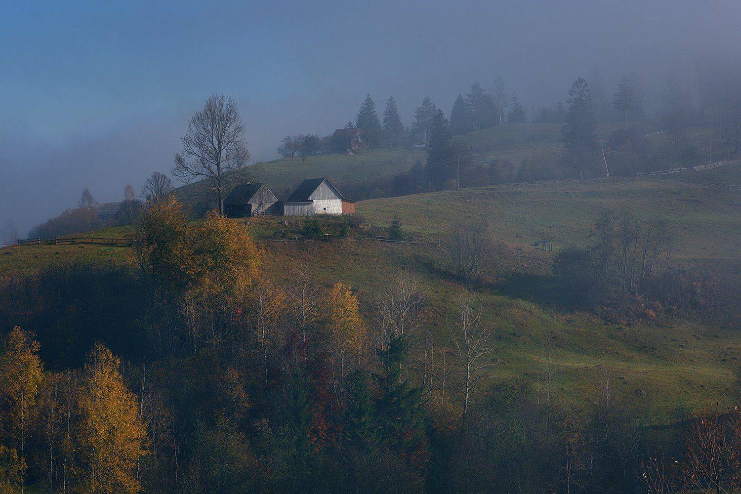 осень, горы, туман, домики, Вьюшкин Игорь