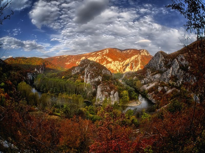 The bend of the river фото превью