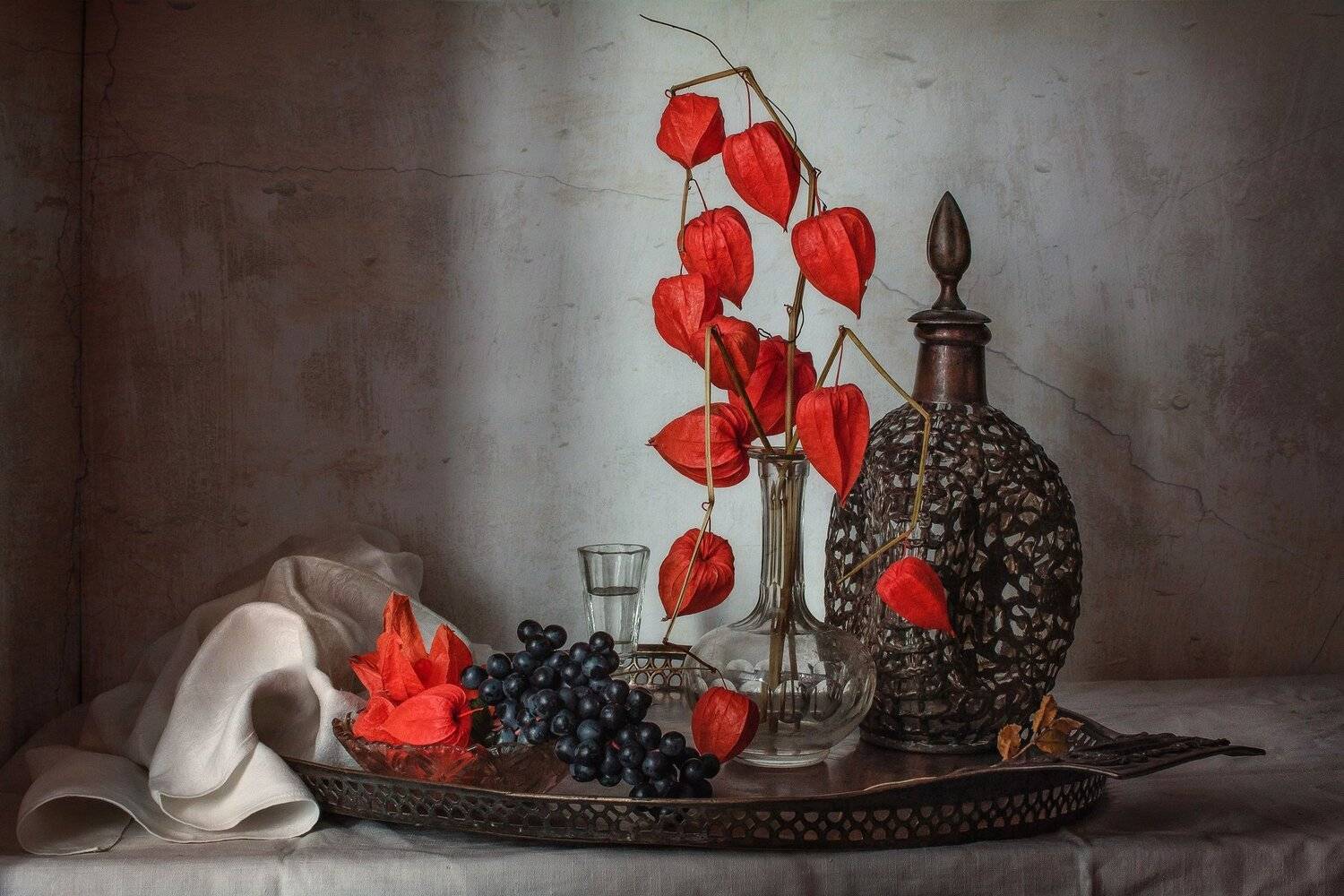 натюрморт, графин, физалис, виноград, Анна Петина