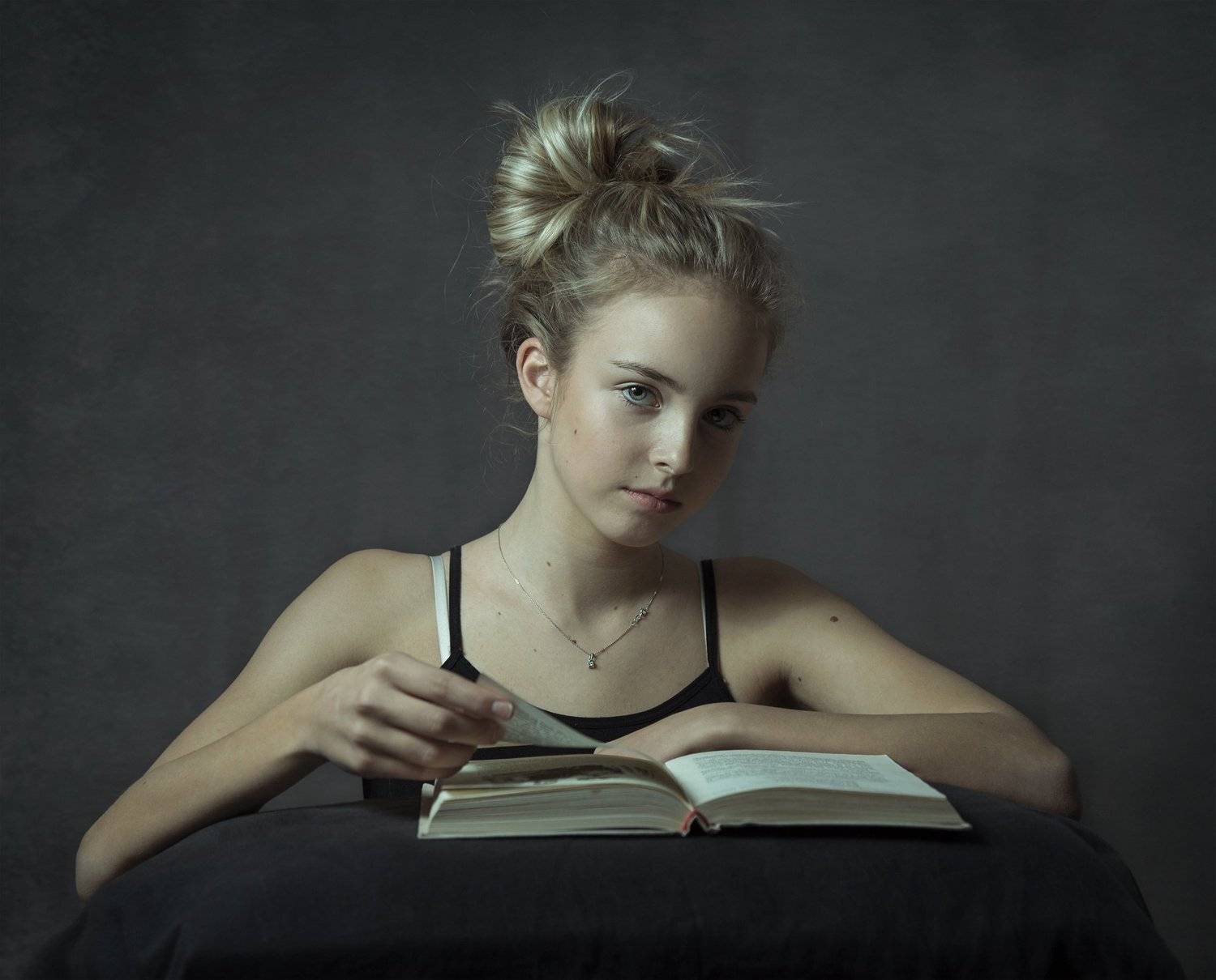 портрет , взгляд ,красивая девушка , цвет ,волосы , красивые губы ,нежность , таинственность, Natalia Kholodova