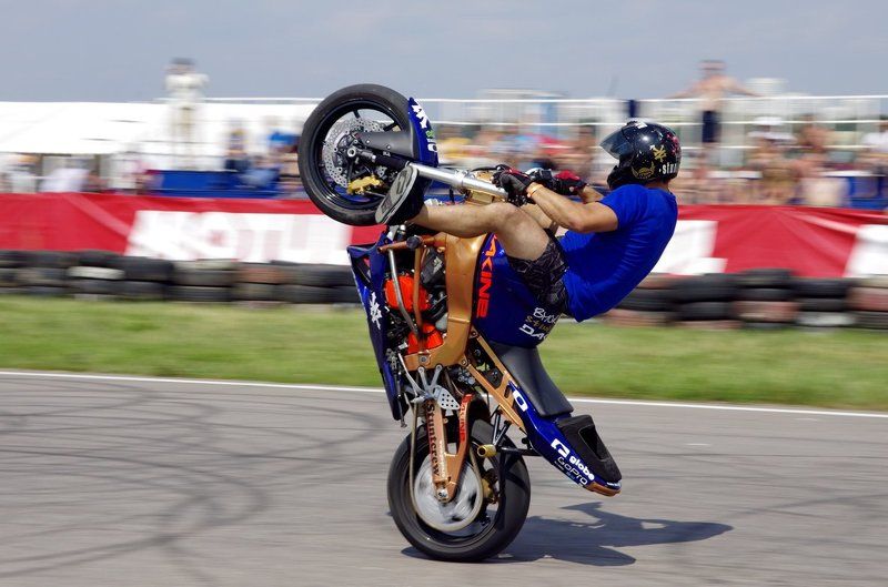 стантрайдинг, экстрим, мотоциклы Акробат в деле фото превью