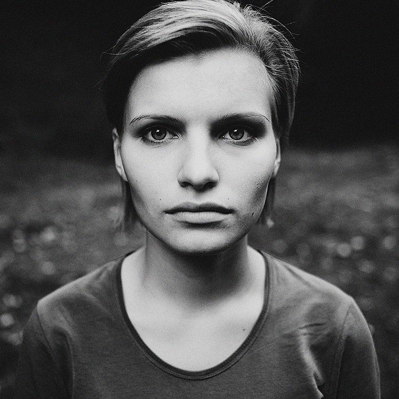 портрет,чб,девушка Портрет девушки фото превью