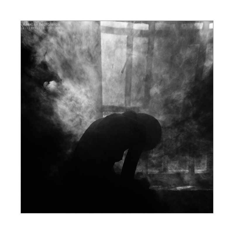 Портрет обнаженной девушки в плену желаний дымных фото превью