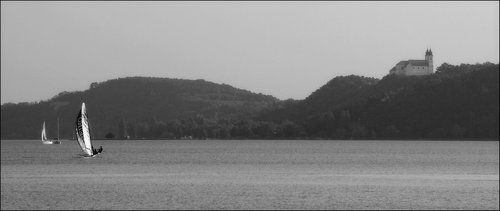 Удержать равновесие.