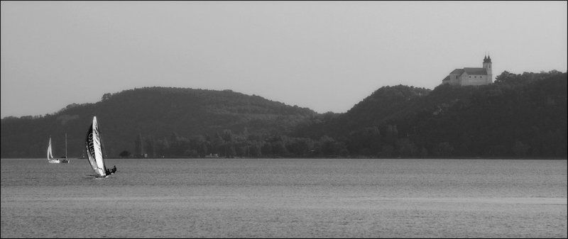 озеро, замок, яхта Удержать равновесие. фото превью