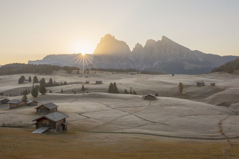 frozen morning  dolomites. Frozen morning in Dolomites. фото превью
