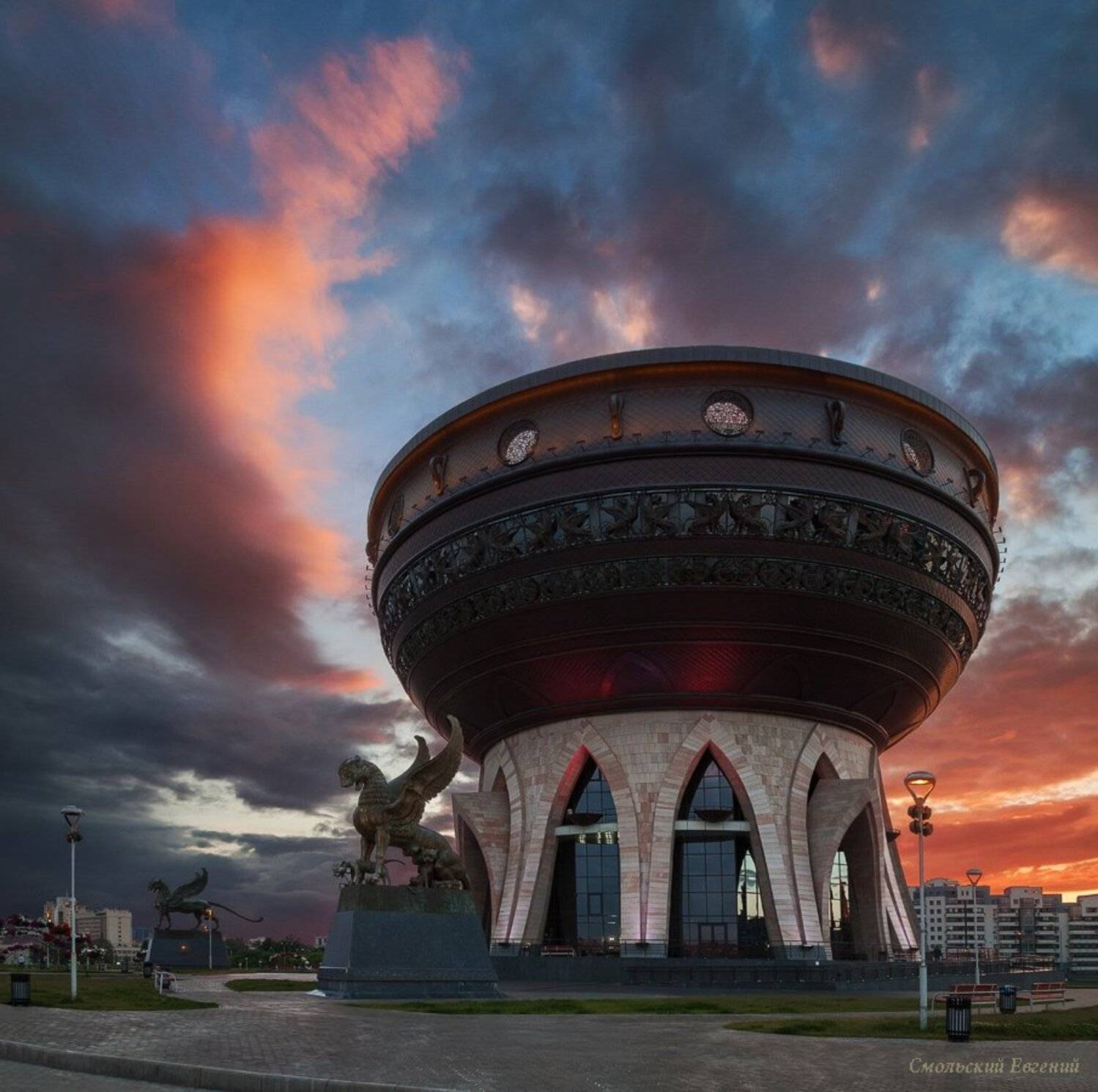 казань, татарстан, дворец бракосочетаний, город, закат, площадь, вечер, статуи, Смольский Евгений