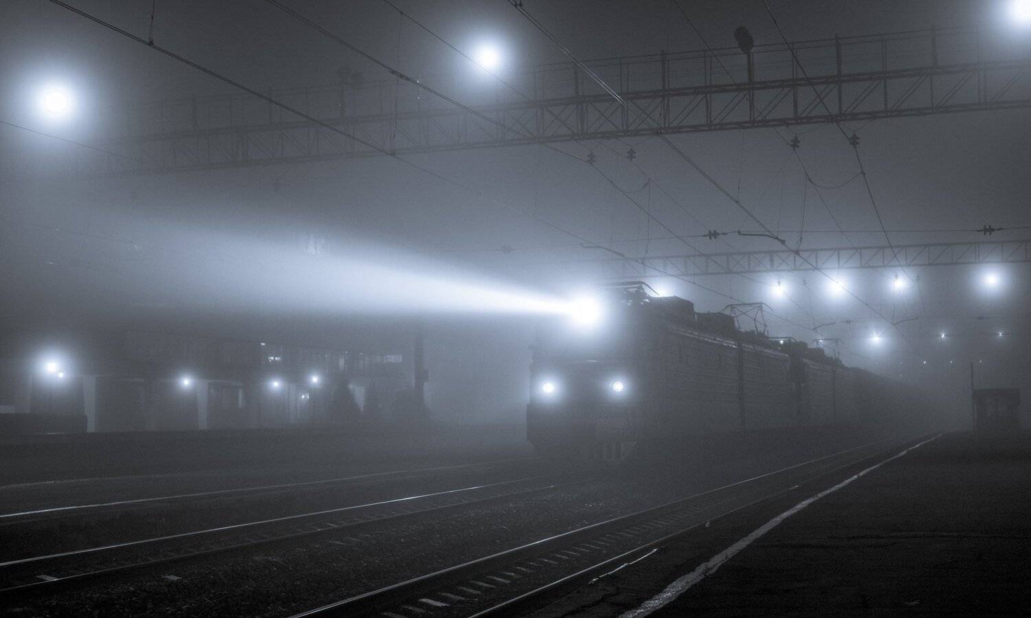 skrylov,skrylov_official,россия,челябинская область,туман,лето,утро,поезд,прожектор,туман,электровоз, Сергей Крылов