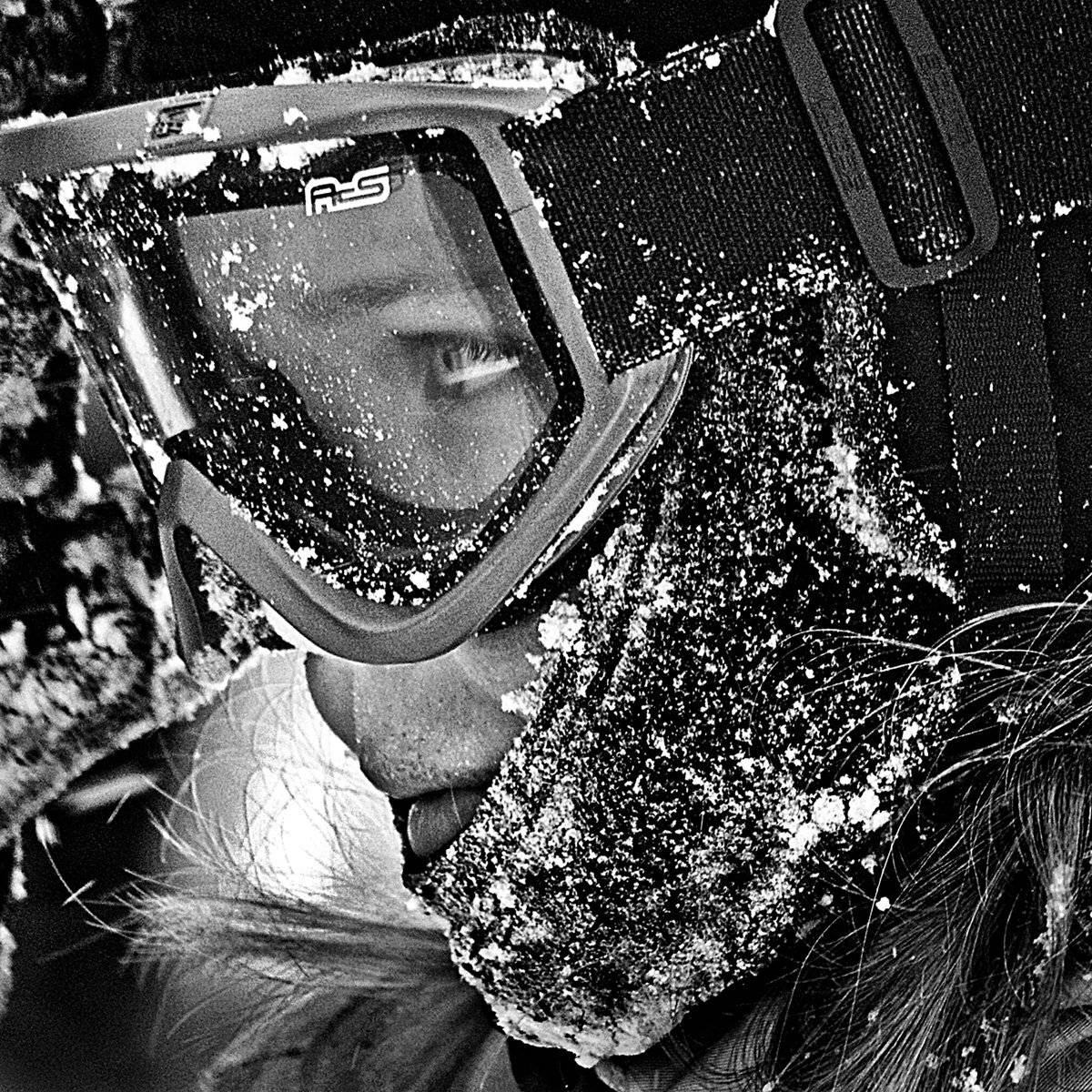 горные лыжи, девочка, глаза, взгляд, очки, снег, чб, хибины, апатиты, Николай Смоляк