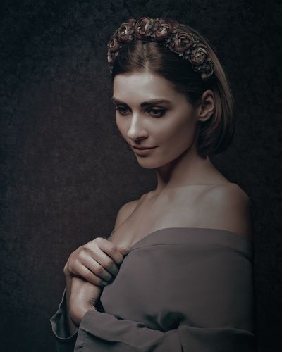 Портрет девушки в венке