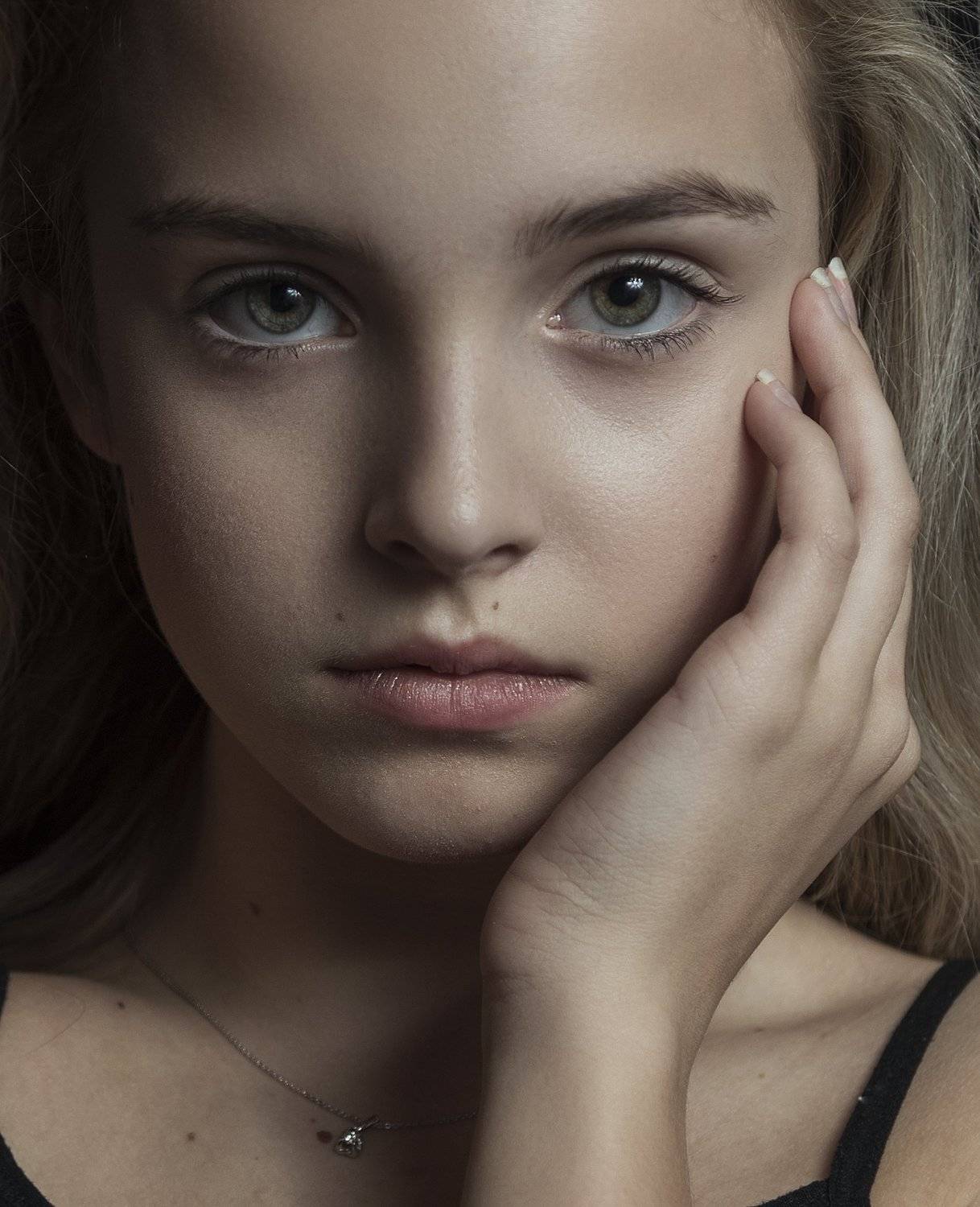 портрет , взгляд ,красивая девушка , цвет ,волосы , красивые губы ,нежность , таинственность, Natalia Kholodova