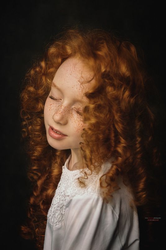portret, фото, рыжуля, рыженькая, конопушки, девочка, закрытые глаза, детский портрет, студийный портрет, Константин Пилипчук. Katya фото превью