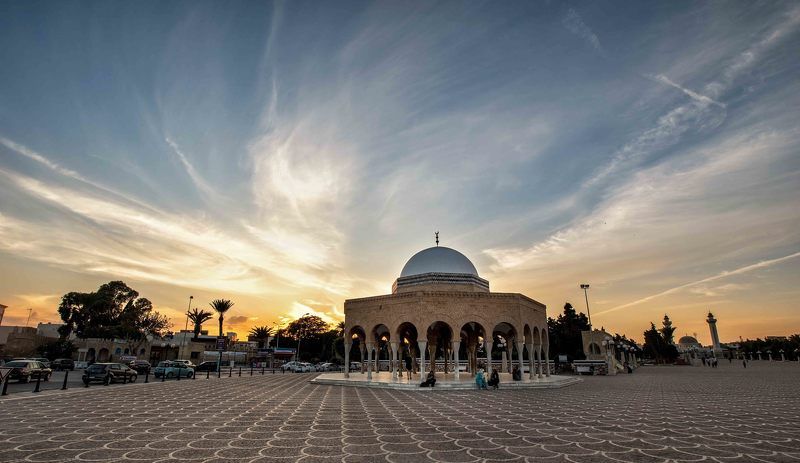 город, закат Площадь Бургибы фото превью