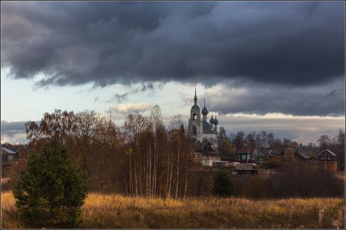Нахмурилось небо