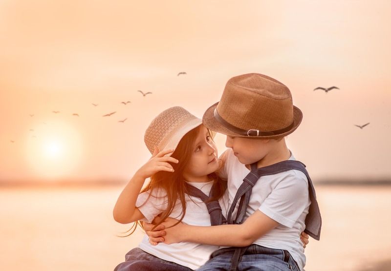 дети, чайки, закат, шляпа, море закат фото превью