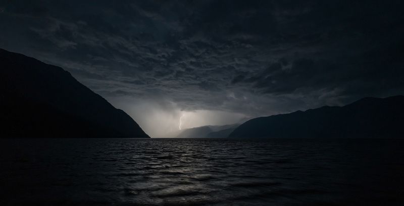 Грозовое Телецкое озеро фото превью