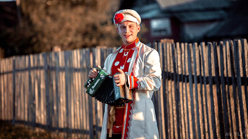 гармонь, гармонист, музыкант, костюм, парень, мужик, мужской портрет, постановка Костя фото превью