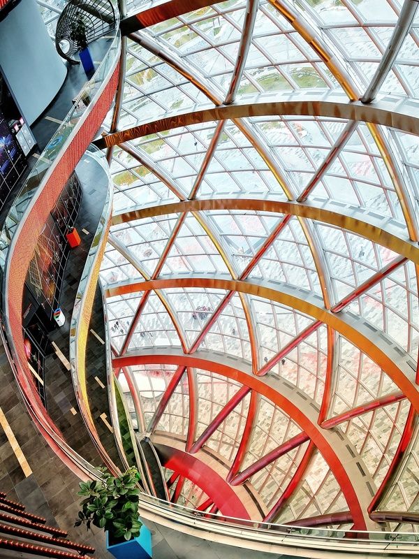 Изящество линий, стекла и металла... фото превью