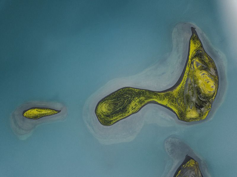 World around is an Art фото превью